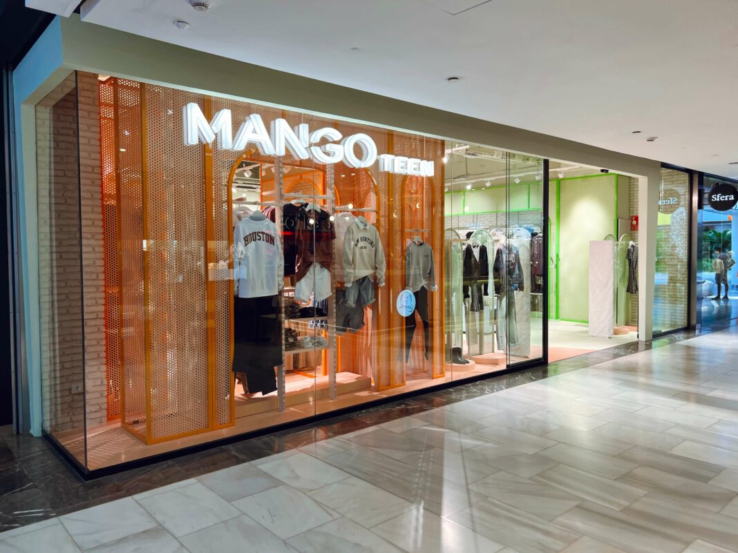 Aspecto de la tienda Mango Teen en Centro Comercial Gllòries